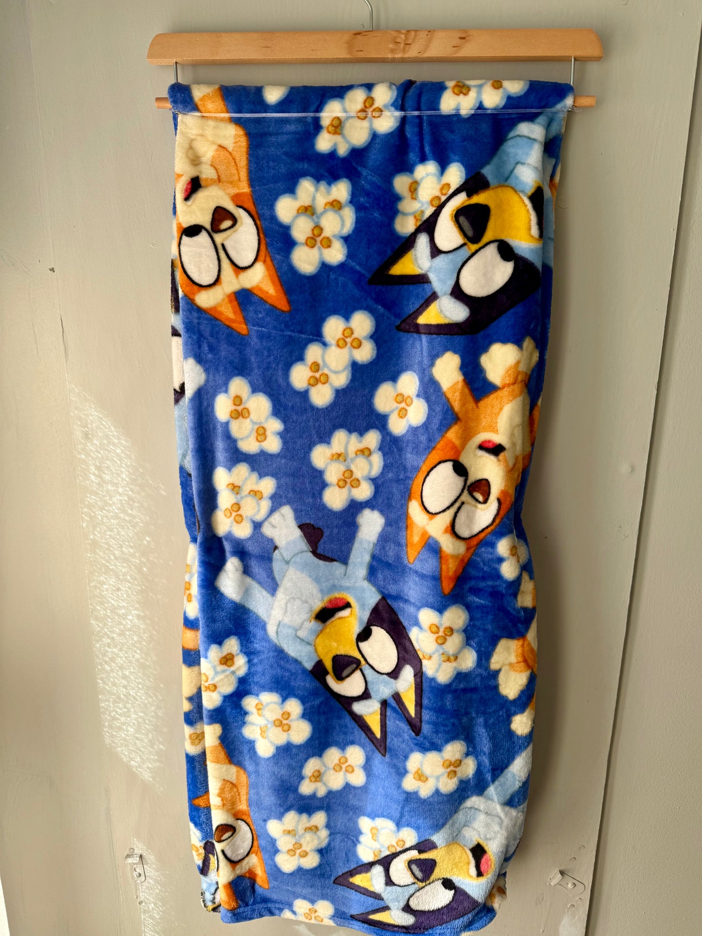 Bluey Plush Throw *Blue*