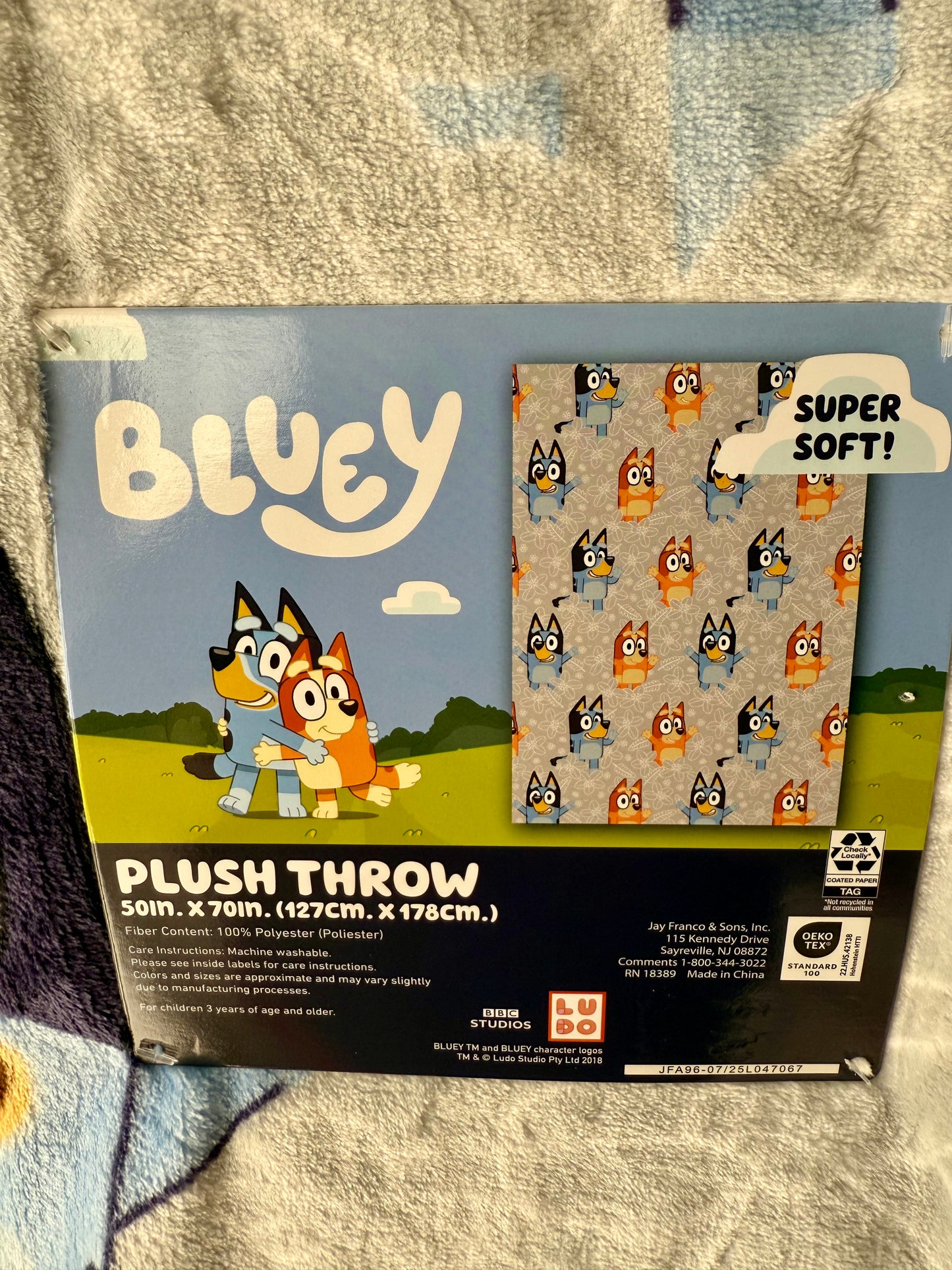 Bluey Plush Throw *grey*