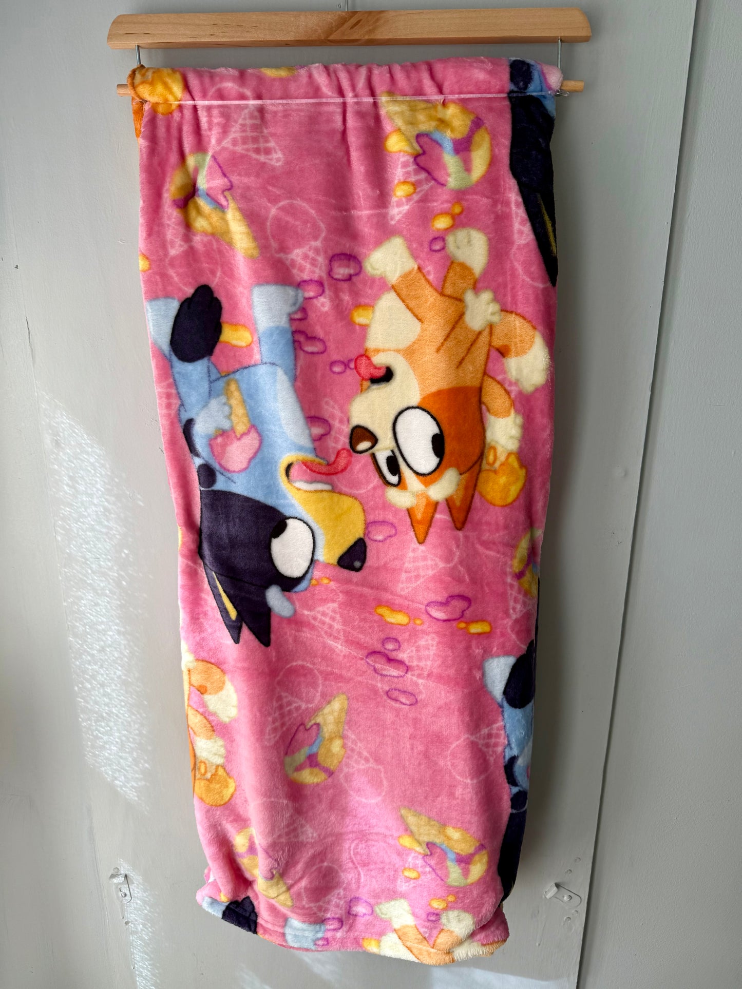 Bluey Plush Throw *Pink*